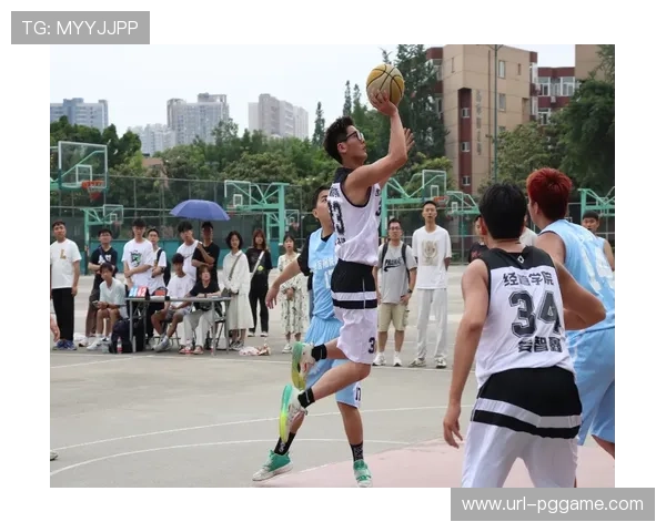 农学院与经管学院排球赛吸引众多观众,啦啦队营造热烈气氛